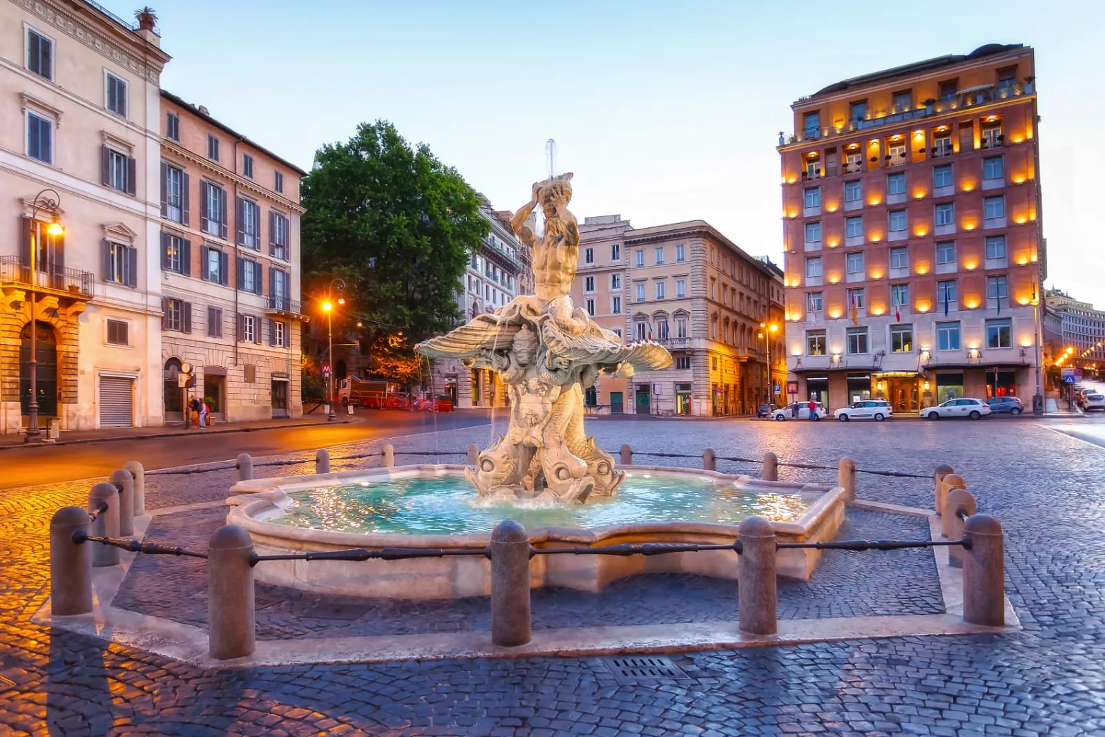 La Piazza Barberini et la Fontaine des Abeilles